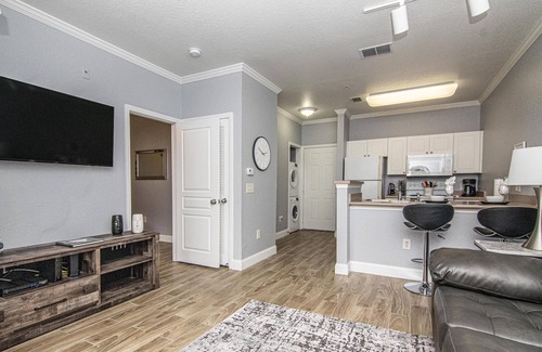 Tampa Condominio | 1 habitación, 1 baño - Walk to Top Golf & IFLY Tampa
