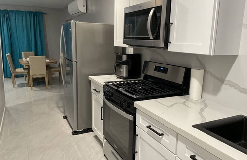 Rokers Point Apartamento | 1 bedroom 1 bathroom beach house, beach right at your door steps