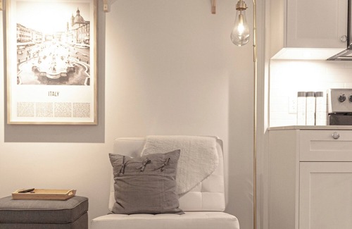 Crescent Heights Apartamento | 1 Bedroom 1 Bathroom - This is a Jr. Compact luxury suite "Ashwood"