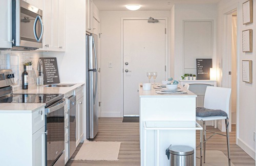 Crescent Heights Apartamento | 1 Bedroom 1 Bathroom - This is a Jr. Compact luxury suite "Ashwood"