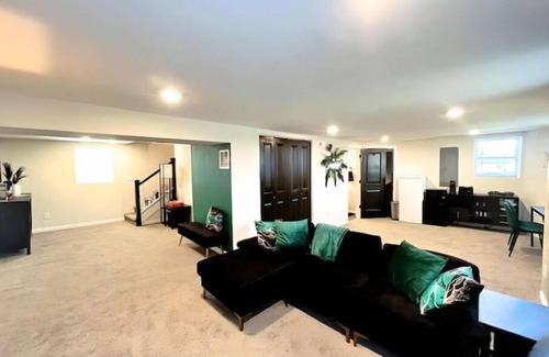 Central Forest Park Apartamento | 1 Bedroom 1 Bathroom Apartment with Private Entrance & Guest Suite