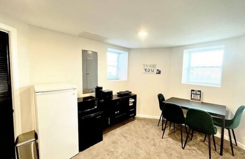 Central Forest Park Apartamento | 1 Bedroom 1 Bathroom Apartment with Private Entrance & Guest Suite