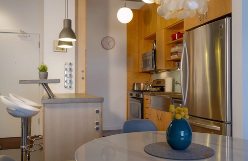 Pearl District Condominio | 1 Bedroom + 1 Flex Room / 1 Bathroom w/ EV Charger