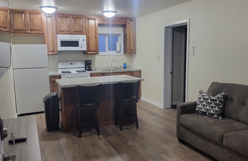 Rawlins Apartamento | 1 bedroom .75 bathroom apartment, newly renovated, located on main street!
