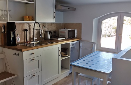 La Roque-d'Antheron Apartamento | 1 Bedroom Apartment in La Roque-d'AnthÃ©ron