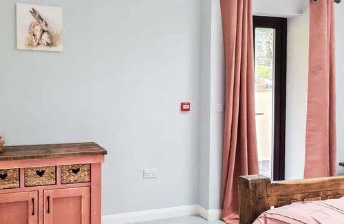 Ynysddu Cabaña | 1 bedroom accommodation in Mynydd Islwyn