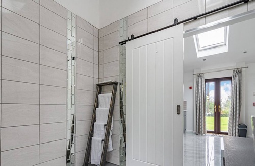 Ynysddu Cabaña | 1 bedroom accommodation in Mynydd Islwyn