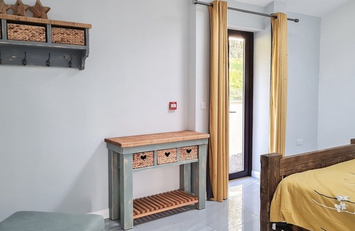 Ynysddu Cabaña | 1 bedroom accommodation in Mynydd Islwyn
