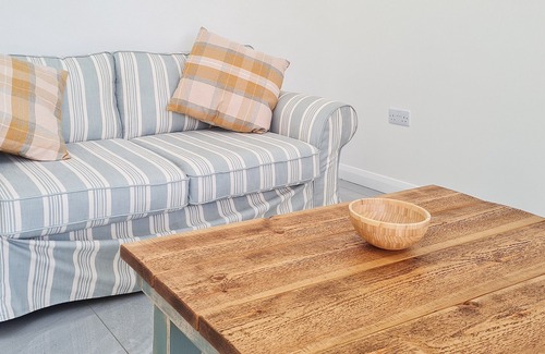 Ynysddu Cabaña | 1 bedroom accommodation in Mynydd Islwyn