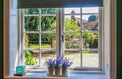 Stockbridge Cabaña | 1 bedroom accommodation in Over Wallop, near Stockbridge