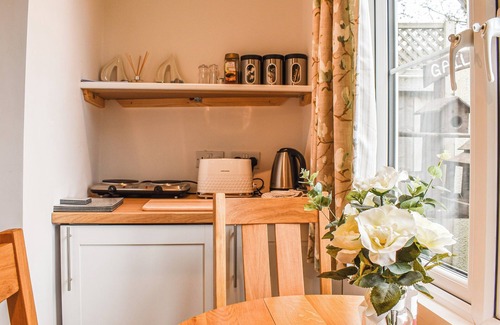 Poole Cabaña | 1 bedroom accommodation in Broadstone