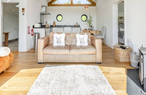 Cyfronydd Cabaña | 1 bedroom accommodation in Llangyniew