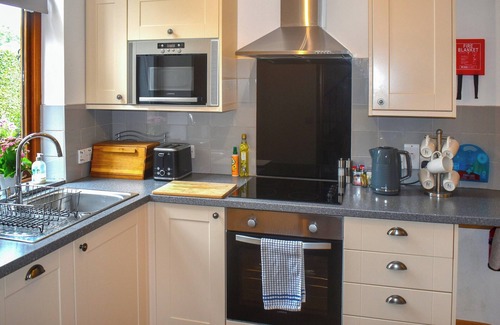 Raymonds Hill Cabaña | 1 bedroom accommodation in Lyme Regis