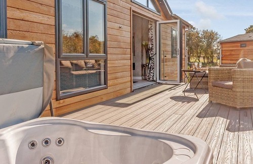 Woodbridge Cabina | 1 bedroom accommodation in Bredfield, Woodbridge