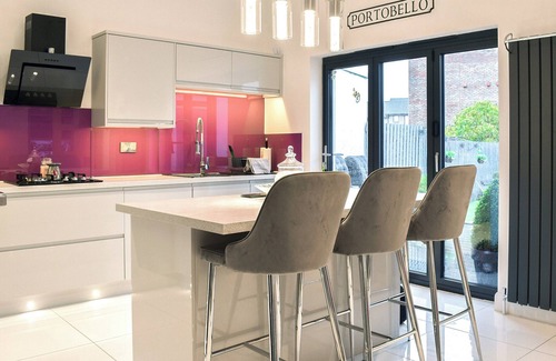 Portobello Cabaña | 1 bedroom accommodation in Portobello, near Edinburgh