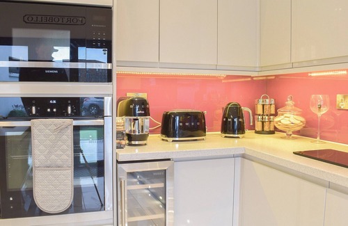 Portobello Cabaña | 1 bedroom accommodation in Portobello, near Edinburgh