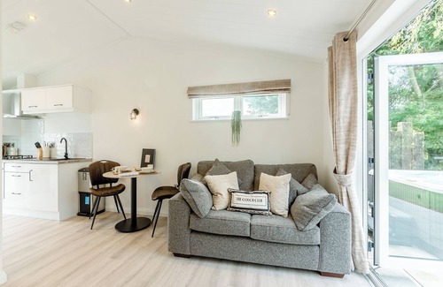 Great Coxwell Chalet De Esquí | Our one bedroom, ensuite bathroom luxury lodge with stylish and luxurious interior to enjoy.
