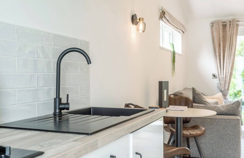 Great Coxwell Chalet De Esquí | Our one bedroom, ensuite bathroom luxury lodge with stylish and luxurious interior to enjoy.