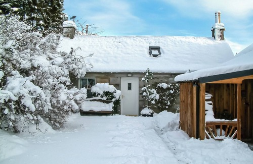 Pitlochry Cabaña | Elnagar Cottage is a delightful one bedroom holiday cottage in Pitlochry, ideal for couples.