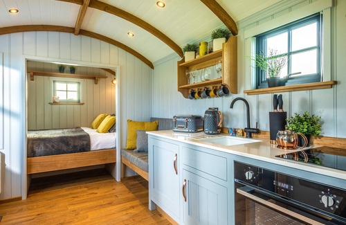 Wichenford Cabaña | 1 bedroom accommodation in Ockeridge, Worcester