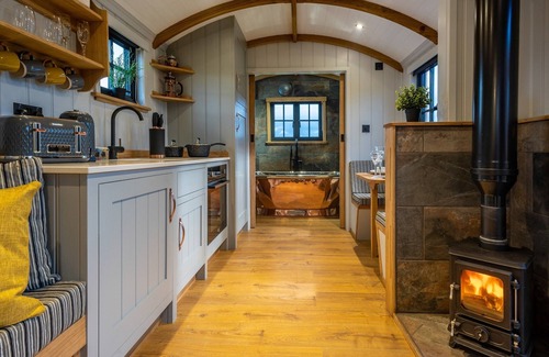 Wichenford Cabaña | 1 bedroom accommodation in Ockeridge, Worcester