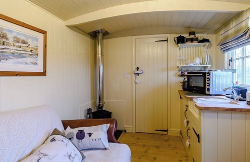 Barnsley Cabaña | 1 bedroom accommodation in South Hiendley, near Hemsworth