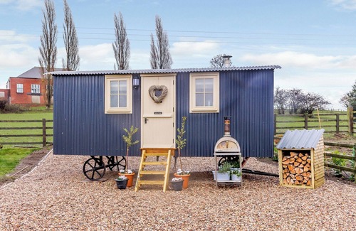 Barnsley Cabaña | 1 bedroom accommodation in South Hiendley, near Hemsworth