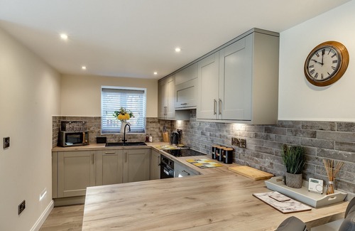 Bagillt Cabaña | 1 bedroom accommodation in Brampton, near Chesterfield