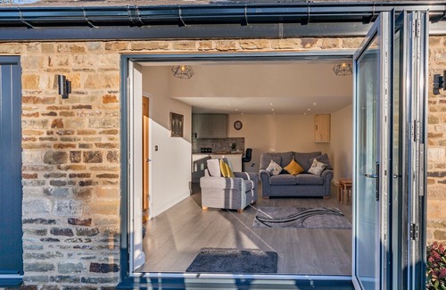 Bagillt Cabaña | 1 bedroom accommodation in Brampton, near Chesterfield