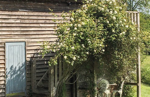 Bilting Cabaña | 1 bedroom accommodation in Brook, near Wye