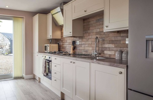 Tavernspite Cabaña | 1 bedroom accommodation in Llanteg