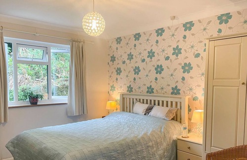 Corfe Mullen Cabaña | 1 bedroom accommodation in Beacon Hill, Poole