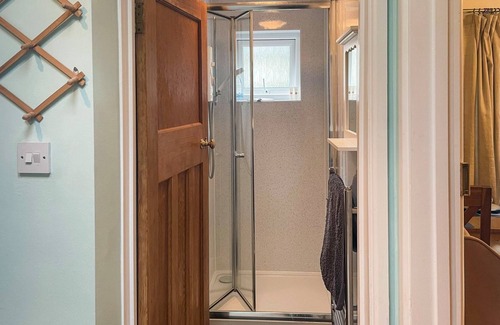 Corfe Mullen Cabaña | 1 bedroom accommodation in Beacon Hill, Poole