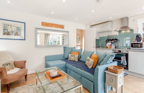 Beckington Cabaña | 1 bedroom accommodation in Beckington, near Frome