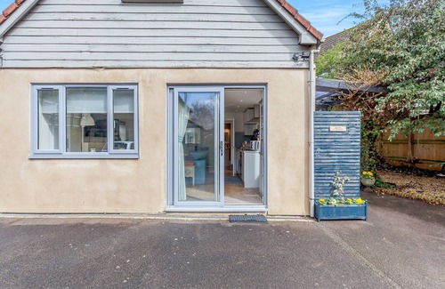 Beckington Cabaña | 1 bedroom accommodation in Beckington, near Frome
