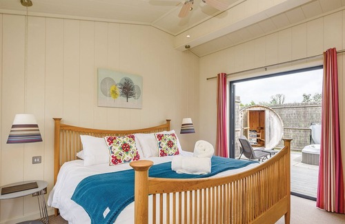 Weybread Cabina | 1 bedroom accommodation in Weybread, Diss