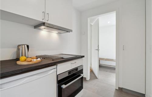 Ronne Apartamento | 1 Bedroom Amazing Apartment In Rønne