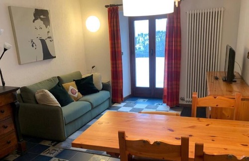 Pallusieux Apartamento | Apartamento de 1 dormitorio con jardín privado y el monte. Blanc