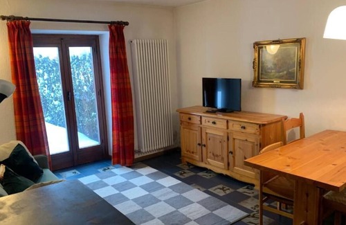 Pallusieux Apartamento | Apartamento de 1 dormitorio con jardín privado y el monte. Blanc