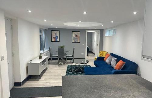 Huntingdon Apartamento | 1 Bedroom Apartment - Abacus House - Huntingdon Town Centre - Contractor Friendly - Free Parking - Full Kitchen - Washer Dryer - Spacious - Ideal for Work Stays