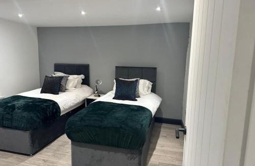 Huntingdon Apartamento | 1 Bedroom Apartment - Abacus House - Huntingdon Town Centre - Contractor Friendly - Free Parking - Full Kitchen - Washer Dryer - Spacious - Ideal for Work Stays
