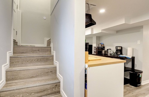 Mount Hope Huron Park Casa | 1 Bedroom Apartment Downtown - Close to Hospital and University