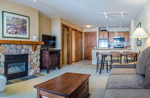 Sun Peaks Cabina | Apartamento de 1 dormitorio en el centro del pueblo, ski in / out
