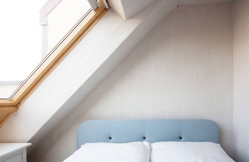 Penzing Condominio | 1 Bedroom Apartment in the attic with view over Schönbrunn Park