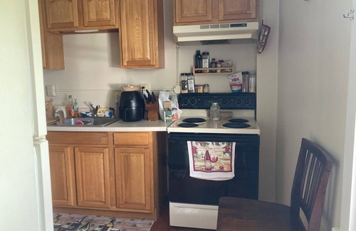 Albion Apartamento | 1 bedroom apartment, king bed, in owner occupied duplex, close to highways, etc