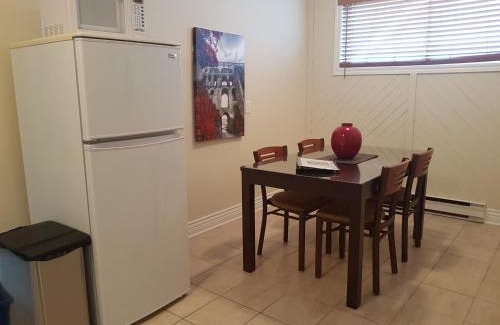 Downtown Gatineau Apartamento | 1-Bedroom Apartment Sweet #3 by Amazing Property Rentals