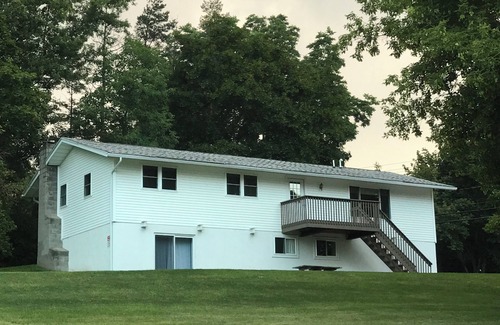 Penn Yan Apartamento | 1-bedroom apartment with AC, WiFi walking distance to downtown Penn Yan