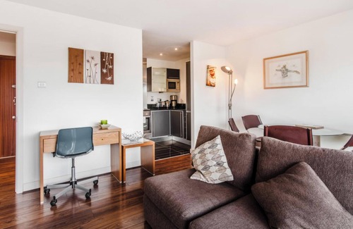 Grand Canal Dock Apartamento | 1 Bedroom Apartment With Balcony In Grand Canal