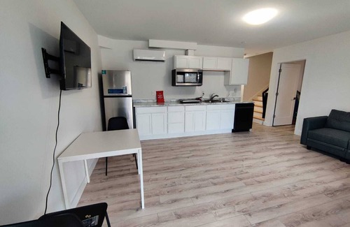 Halifax Casa | 1 bedroom apt with parking for short -midterm stay