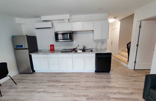 Halifax Casa | 1 bedroom apt with parking for short -midterm stay